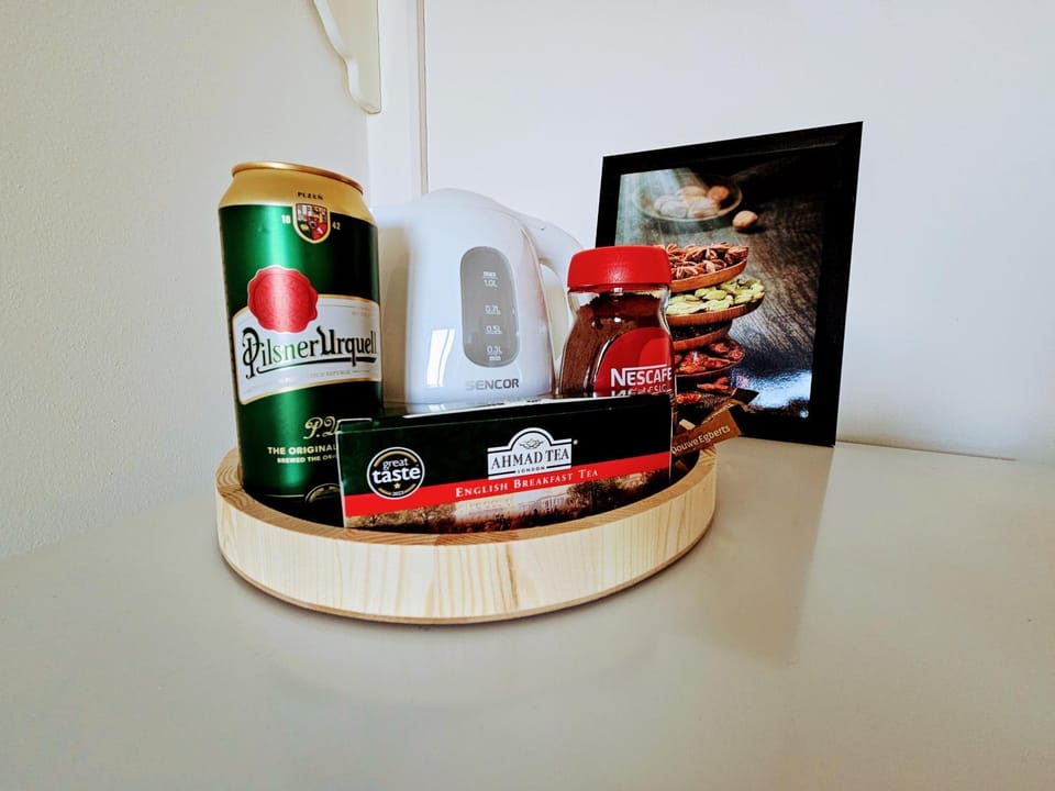 Kitchen or kitchenette, Food and drinks, Food, Drinks