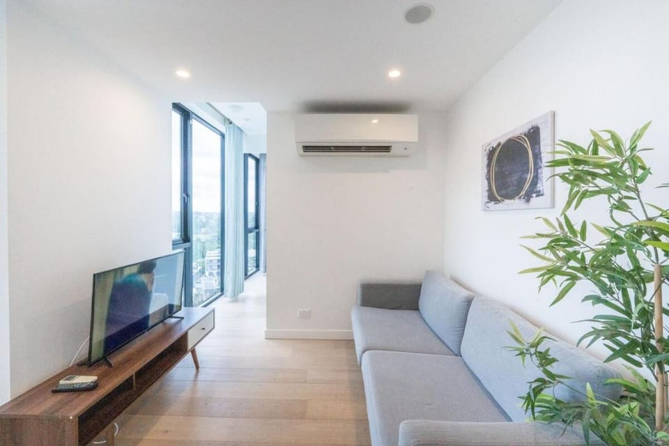 Modern 1 Bedroom with City Views Pool and Gym Apartment in Brisbane City