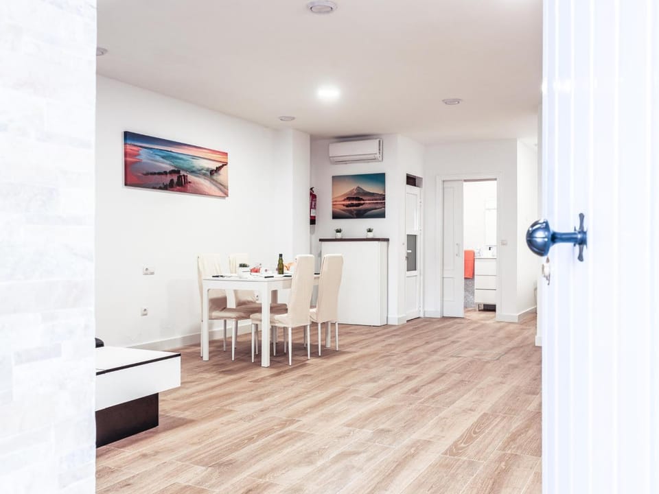 Benitez Parodi Recién reformado zona multicultural Apartment in Seville