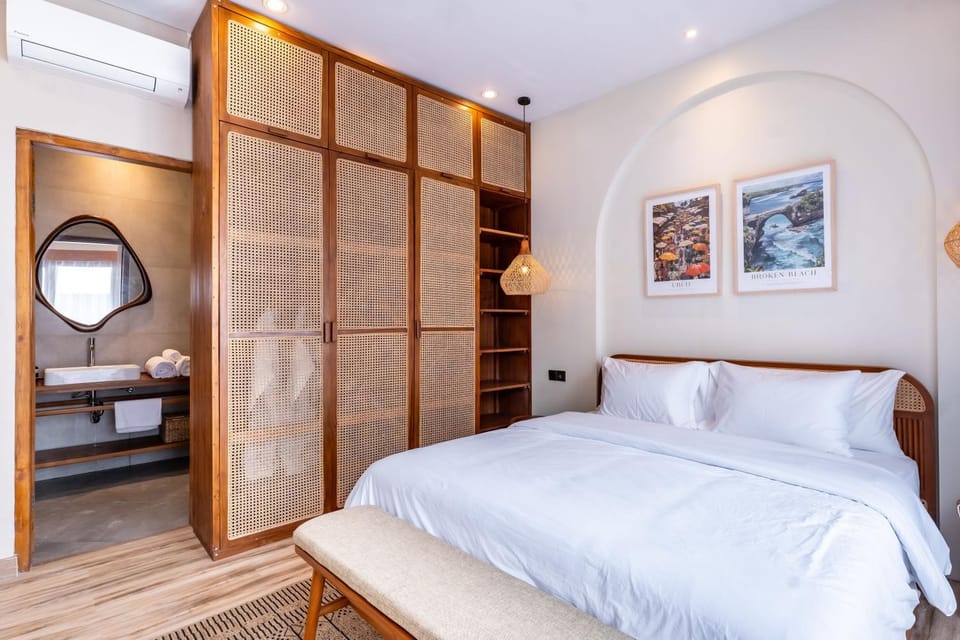 Bed, Photo of the whole room, Bedroom, wardrobe, air conditioner