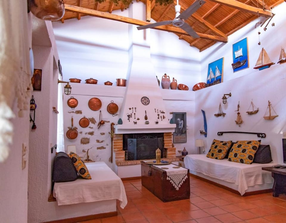 Communal lounge/ TV room