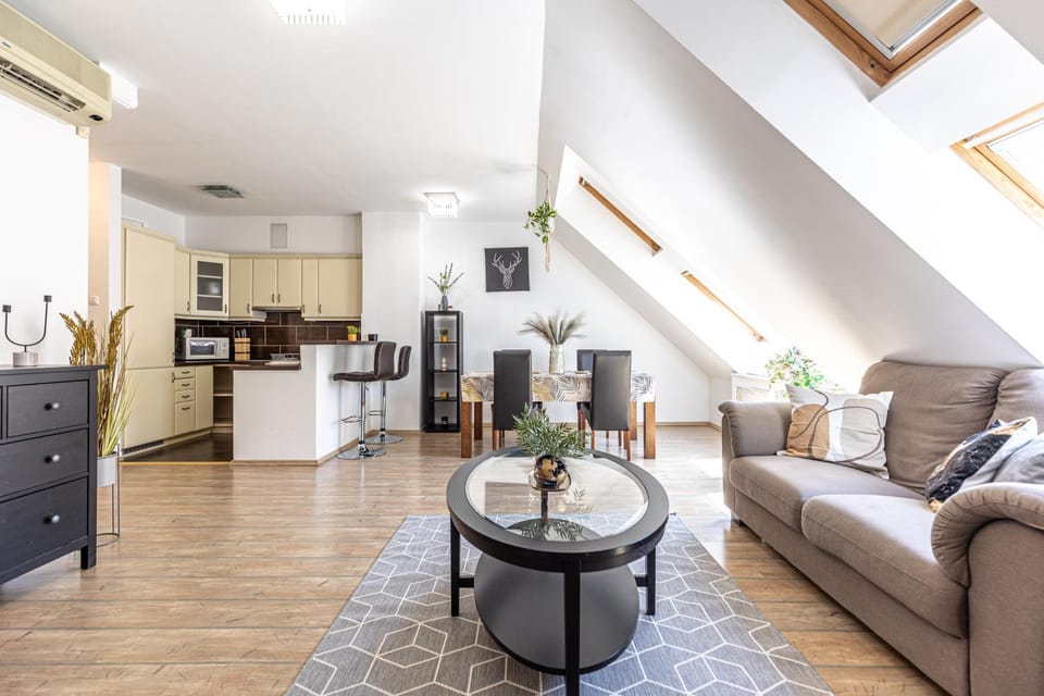 Kitchen or kitchenette, Living room, Seating area, Dining area, dishwasher