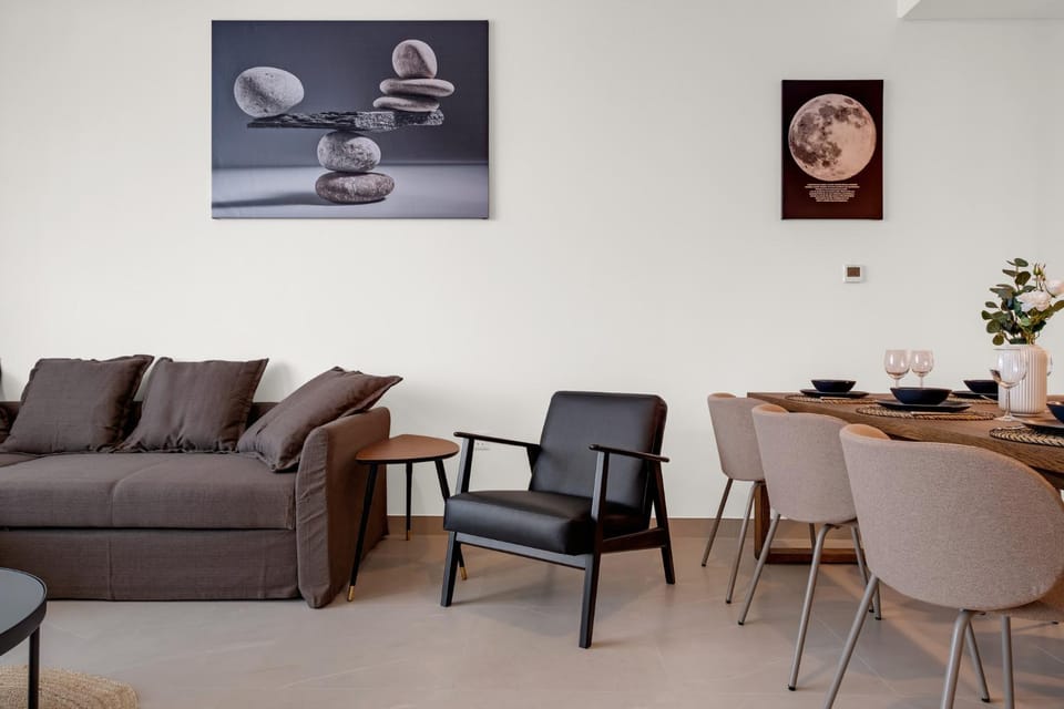 Living room, Decorative detail, Seating area, Dining area