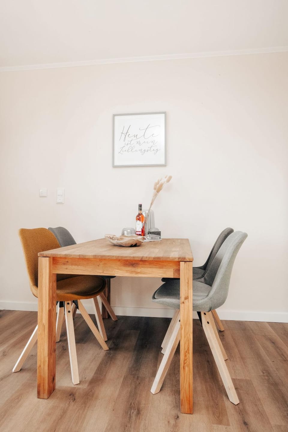 Seating area, Dining area