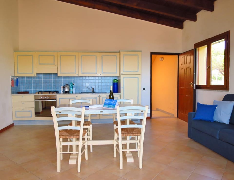 Kitchen or kitchenette, Living room, Dining area, pet friendly, stove