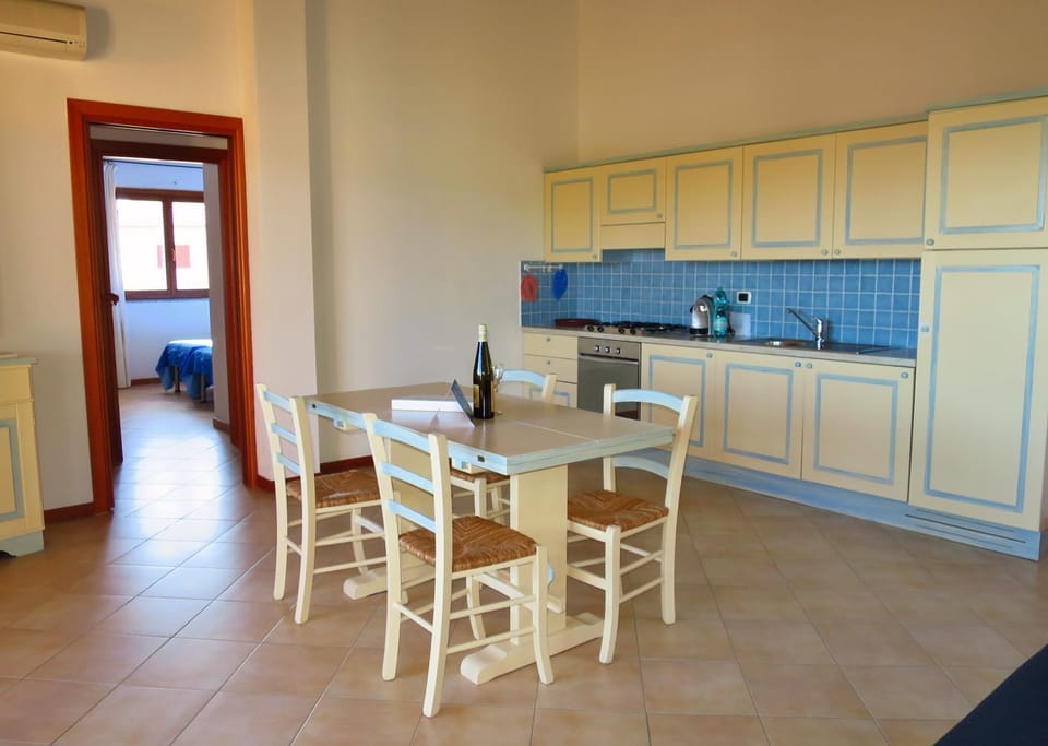 Kitchen or kitchenette, Dining area, pet friendly