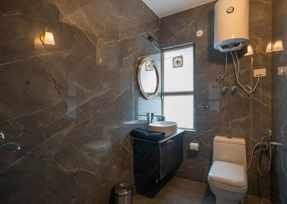 3BHK Spacious Stay-Bunk & King Beds-Hauz Khas Apartment in New Delhi