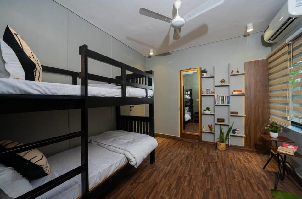 3BHK Spacious Stay-Bunk & King Beds-Hauz Khas Apartment in New Delhi