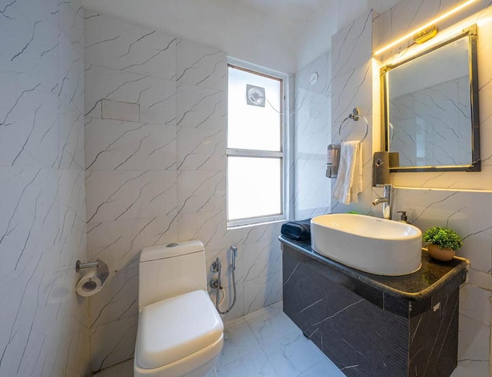 3BHK Spacious Stay-Bunk & King Beds-Hauz Khas Apartment in New Delhi