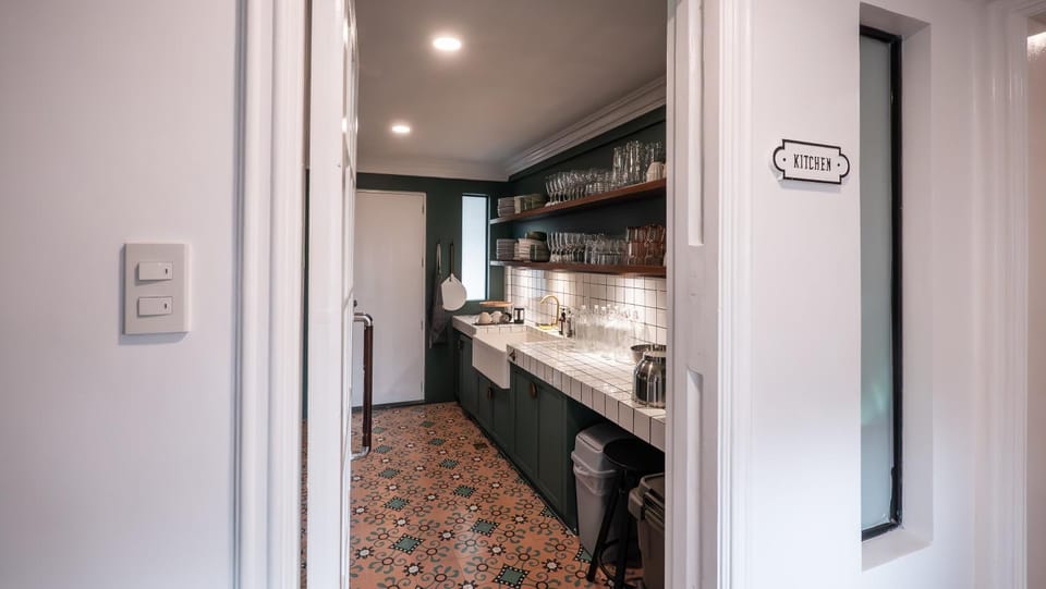 Kitchen or kitchenette, Communal kitchen, kitchen