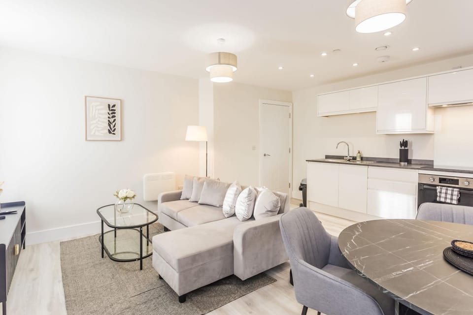 Kitchen or kitchenette, Living room, Seating area, Dining area, stove