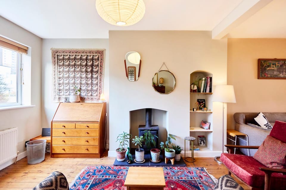 Living room, Seating area, fireplace, internet