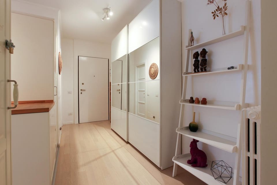 Facade/entrance, wardrobe