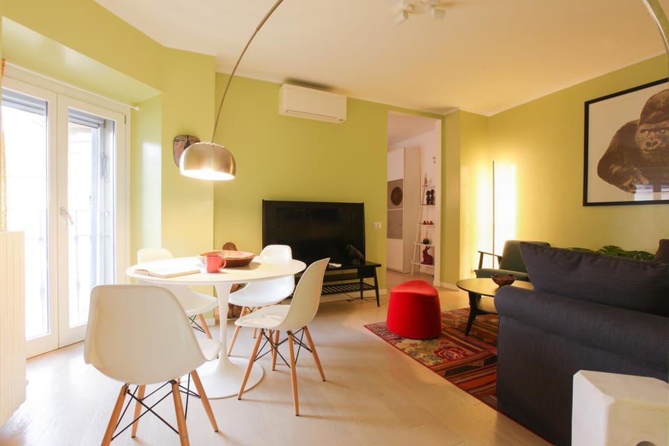 TV and multimedia, Living room, Seating area, Dining area, air conditioner