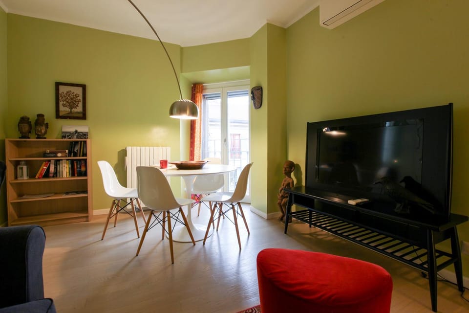 Library, TV and multimedia, Living room, Seating area, Dining area