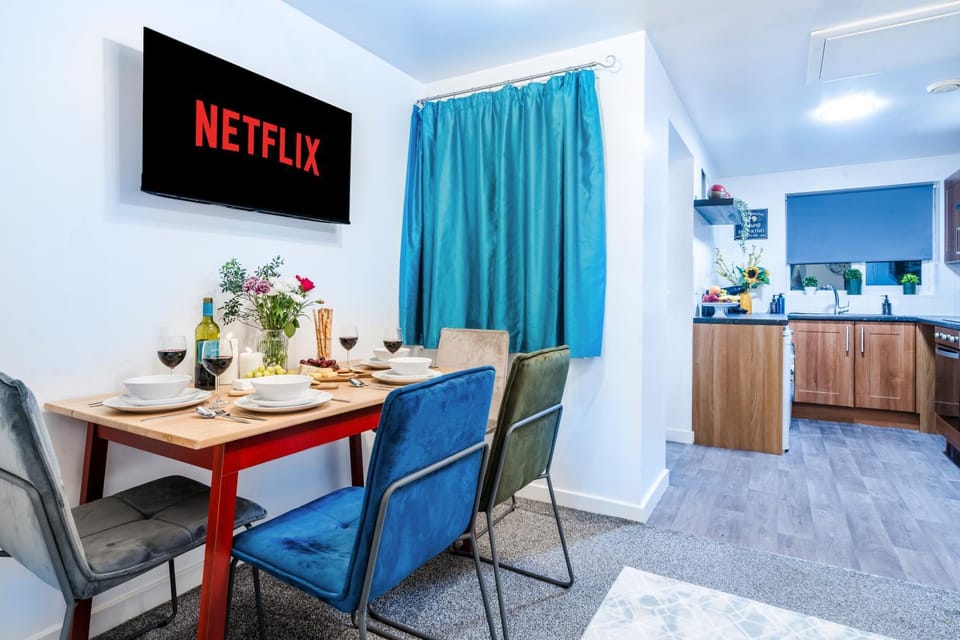 Communal lounge/ TV room, TV and multimedia, Kitchen or kitchenette, Dining area