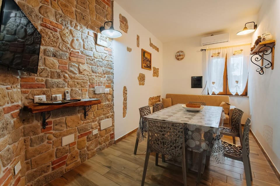Living room, Dining area, air conditioner