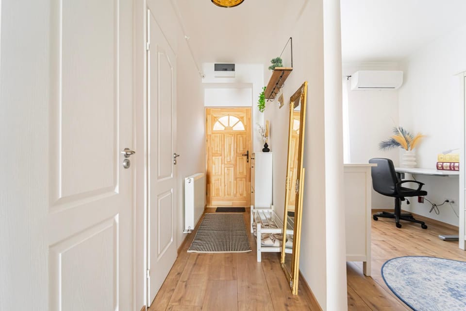 Photo of the whole room, Seating area, Bedroom, furniture, air conditioner