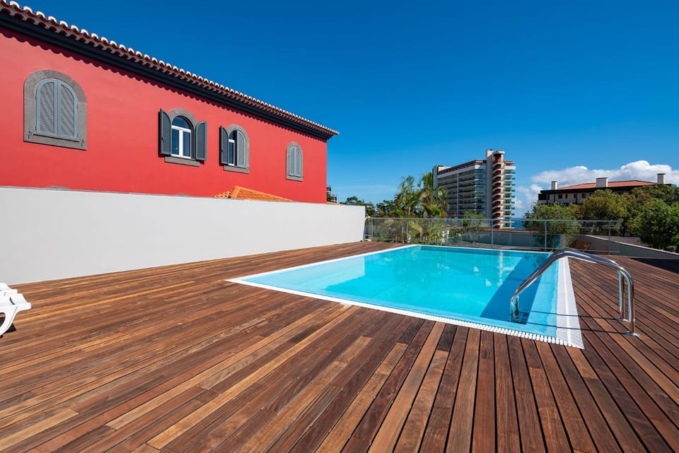 Property building, Day, Pool view, Swimming pool