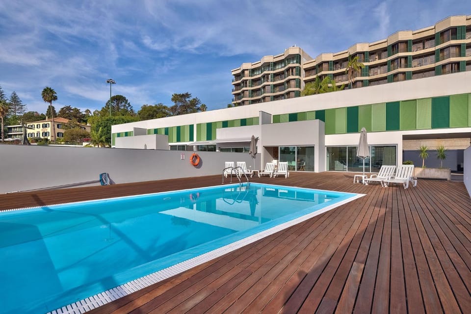 Day, Pool view, Swimming pool, sunbed