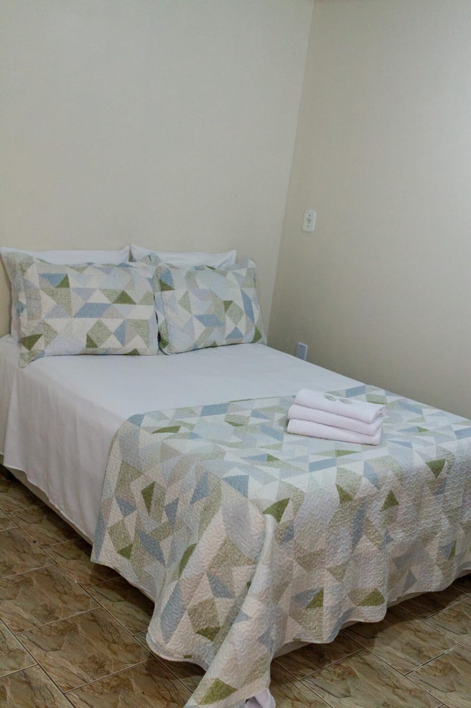 Property building, Bed, Photo of the whole room, Bedroom, towels