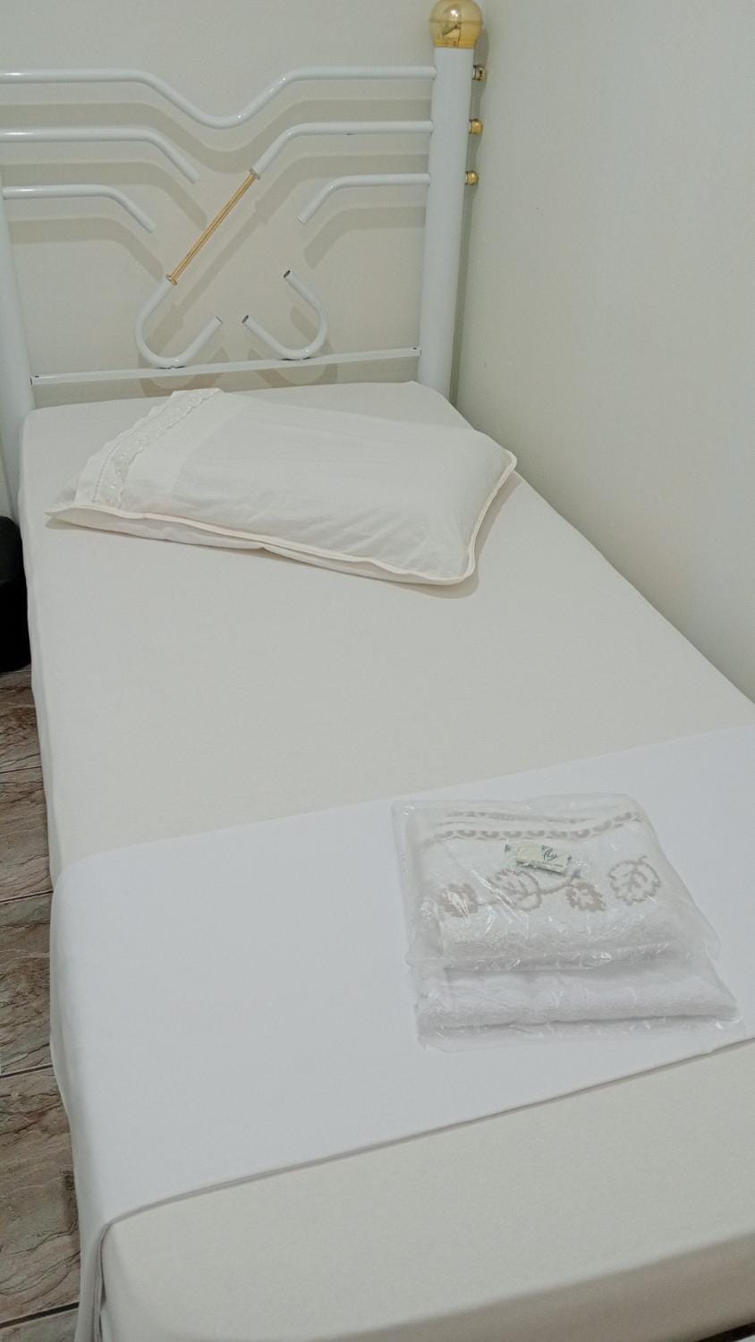 2 Quarto Mobiliado para 3 pessoas proximo a Unioeste -Universidade Estadual do Oeste do Parana e a BR 277 Apartment in Cascavel