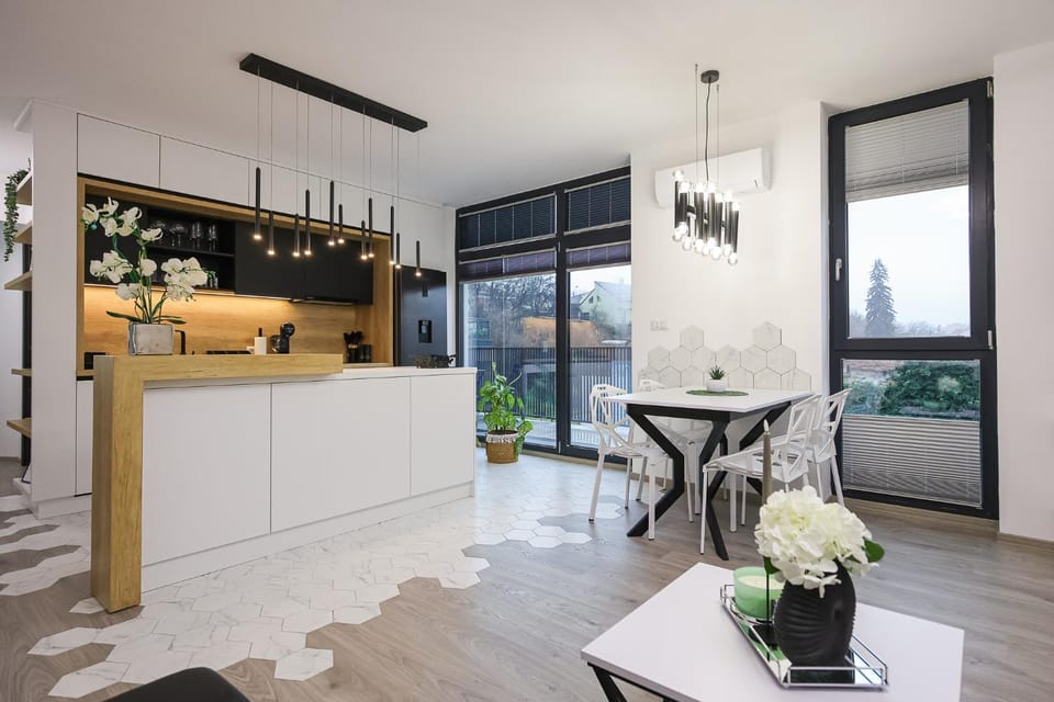 Dining area, kitchen