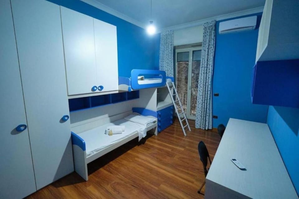 Bed, Photo of the whole room, wardrobe