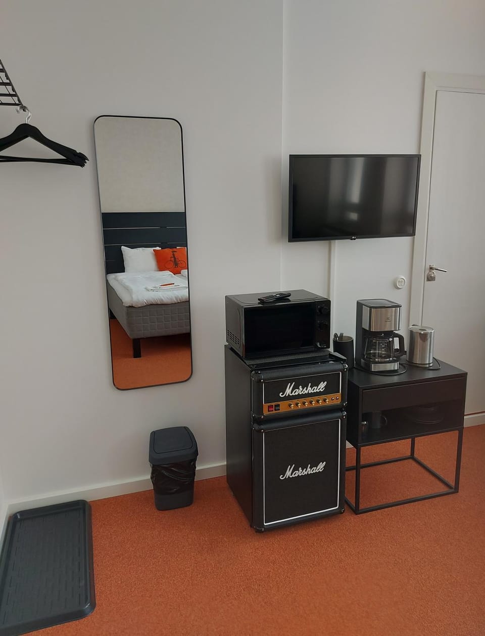 TV and multimedia, Photo of the whole room