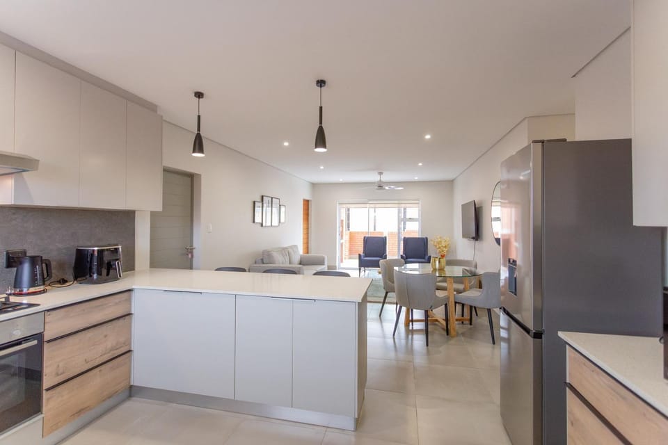 Kitchen or kitchenette, Dining area, oven, stove, toaster