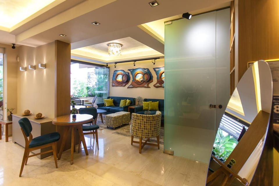 Communal lounge/ TV room, Lobby or reception