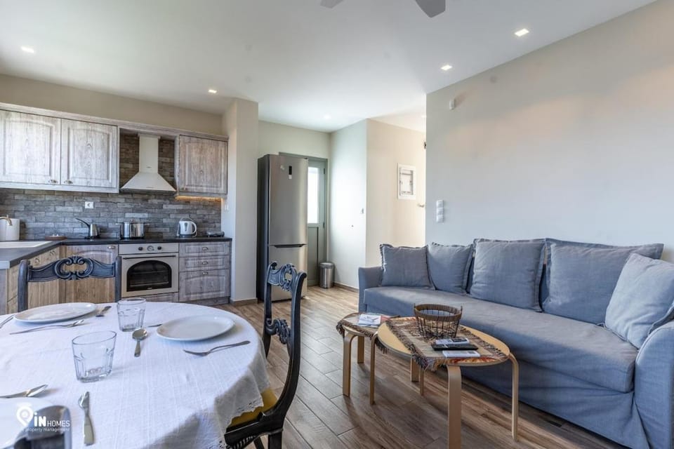 Kitchen or kitchenette, Living room, Seating area, Dining area, stove