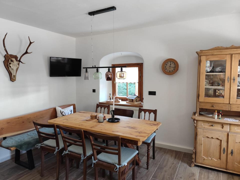 TV and multimedia, Kitchen or kitchenette, Seating area, Dining area