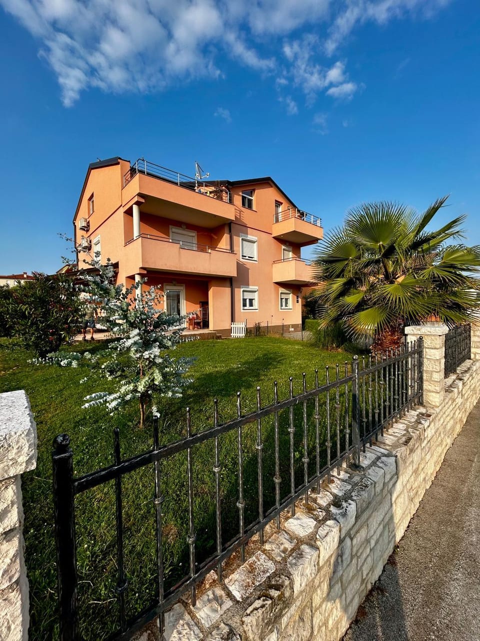 Property building, Day, Garden