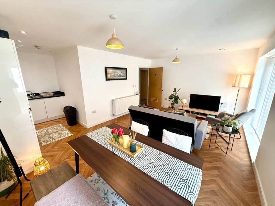Issara Apartments 41 - Great location & Private Parking Apartment in Portsmouth