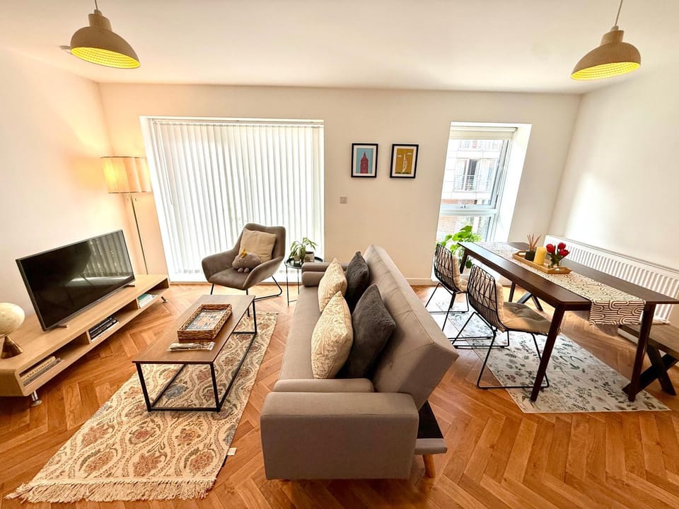 Issara Apartments 41 - Great location & Private Parking Apartment in Portsmouth