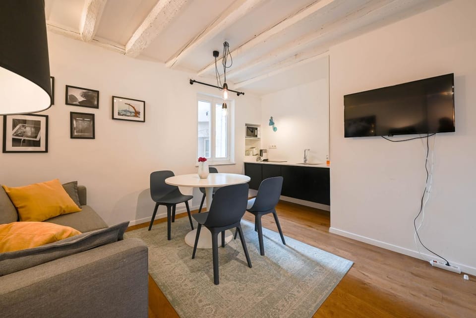 TV and multimedia, Kitchen or kitchenette, Living room, Dining area