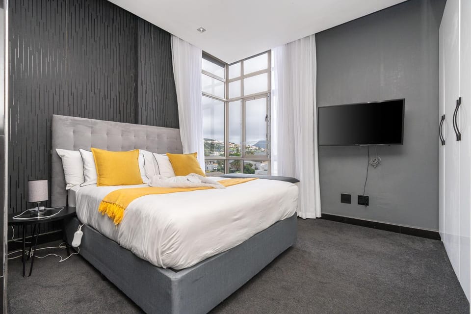 Bed, TV and multimedia, Photo of the whole room, Bedroom, towels, wardrobe