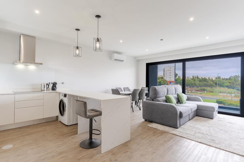 Kitchen or kitchenette, Living room, Seating area, Dining area