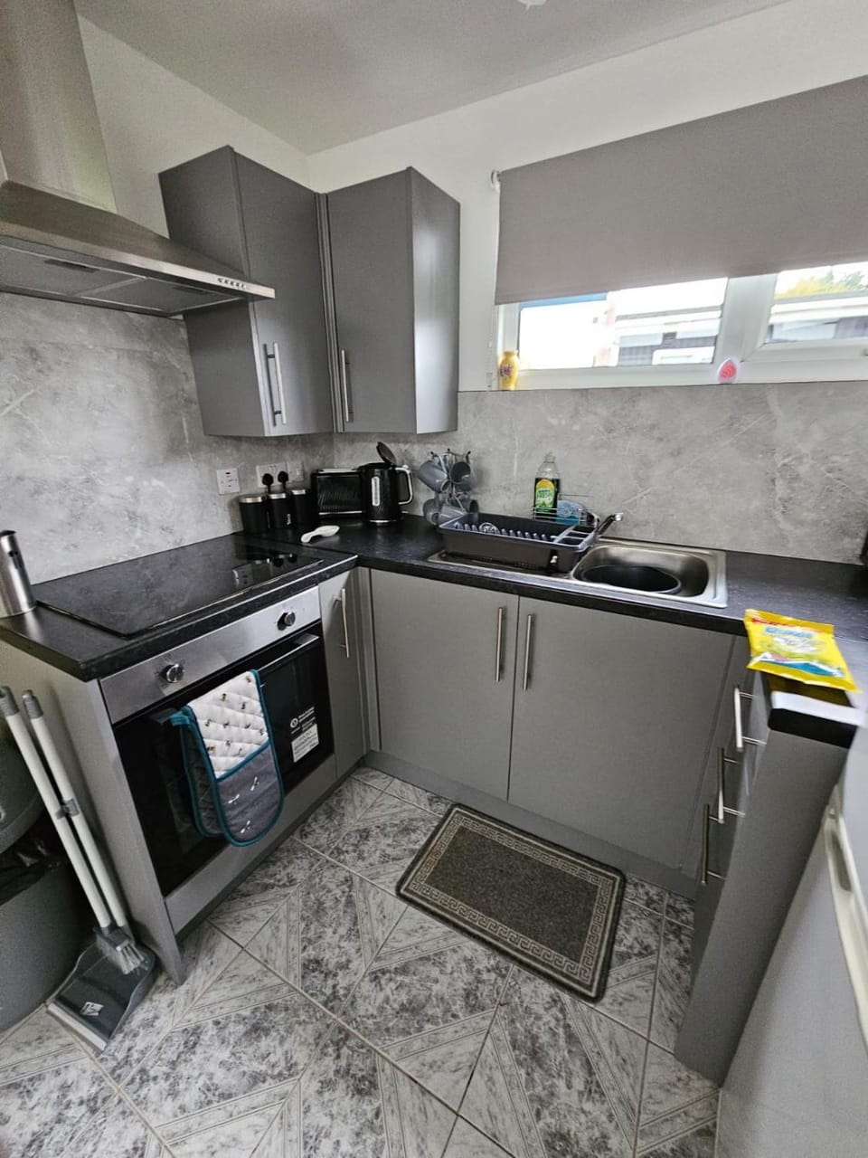Kitchen or kitchenette, oven, stove