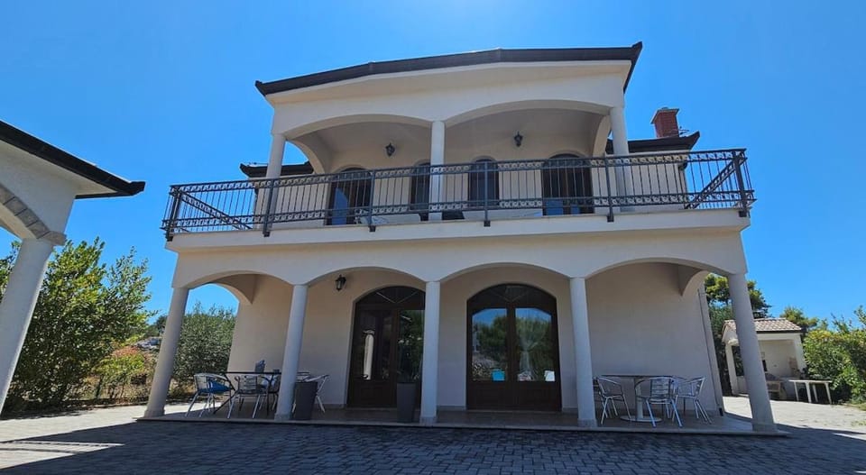 Property building, Day