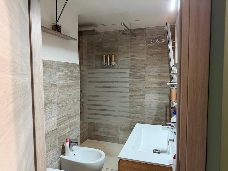 Shower, Toilet, Bathroom
