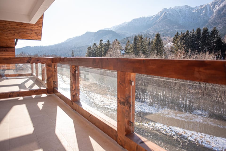 Balcony/Terrace, Mountain view