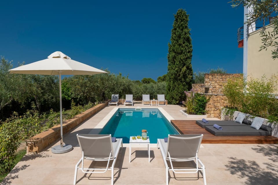 Patio, Pool view, Swimming pool, sunbed