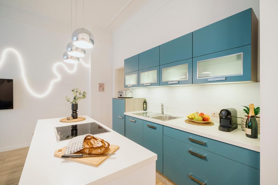 Kitchen or kitchenette, Food and drinks