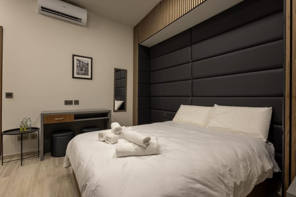 Bedroom, air conditioner