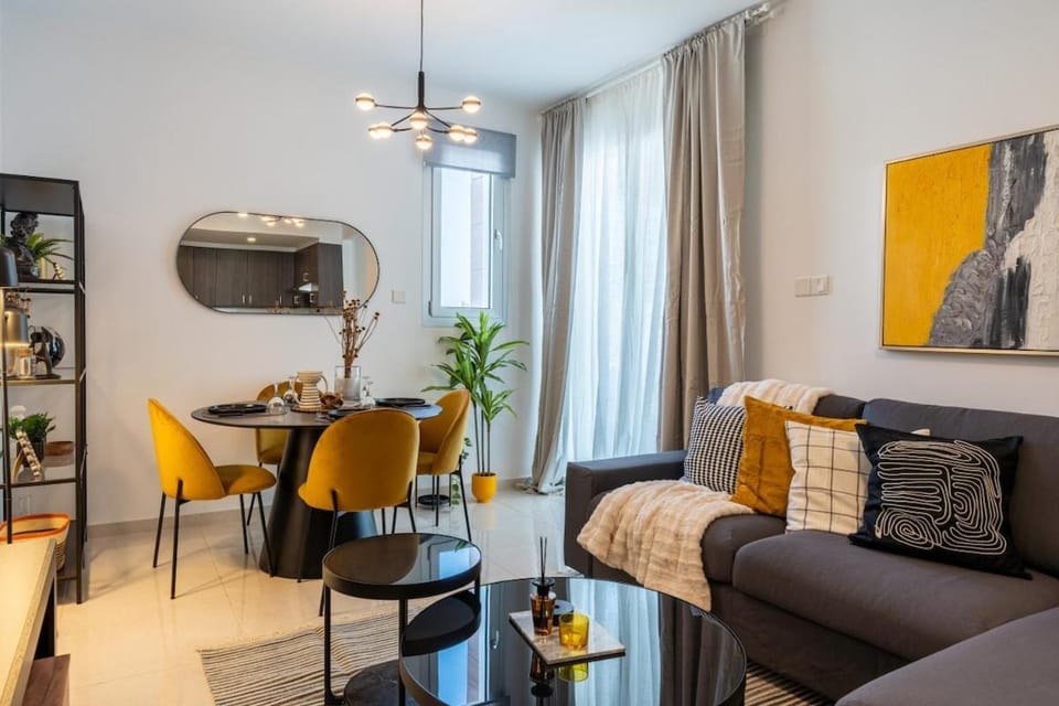 TV and multimedia, Living room, Seating area, Dining area, air conditioner