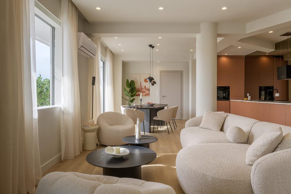 Kitchen or kitchenette, Living room, Seating area, Dining area