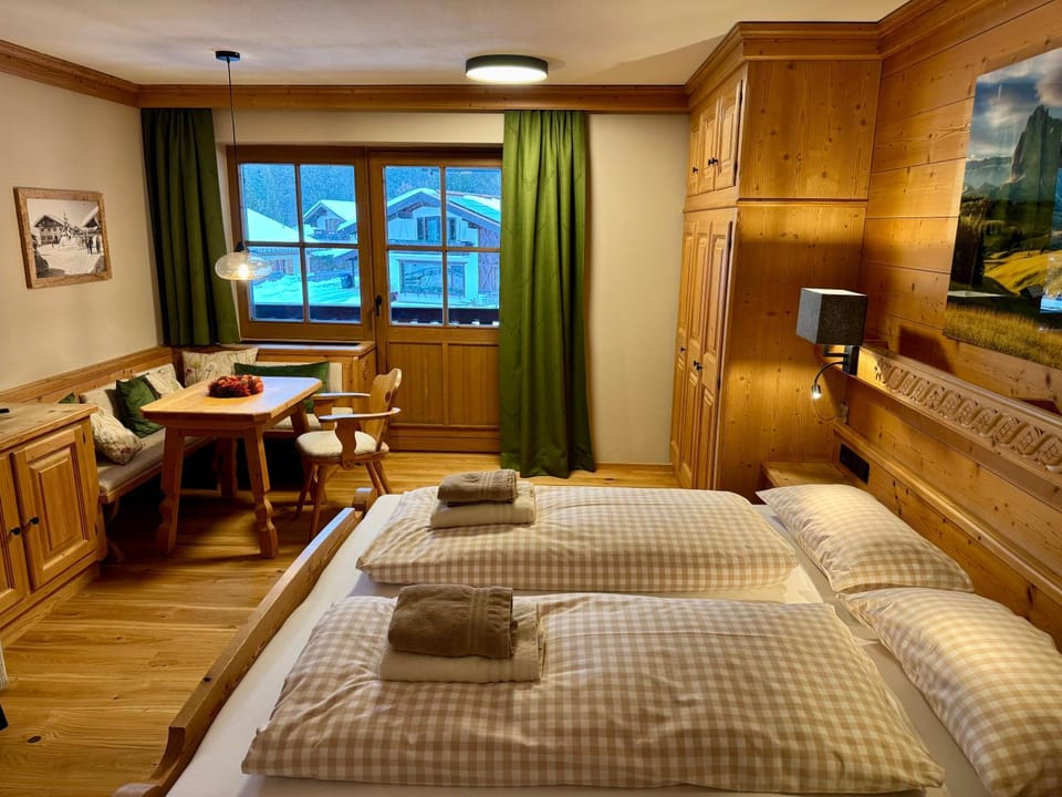 Bed, Photo of the whole room, Seating area, Bedroom, wardrobe