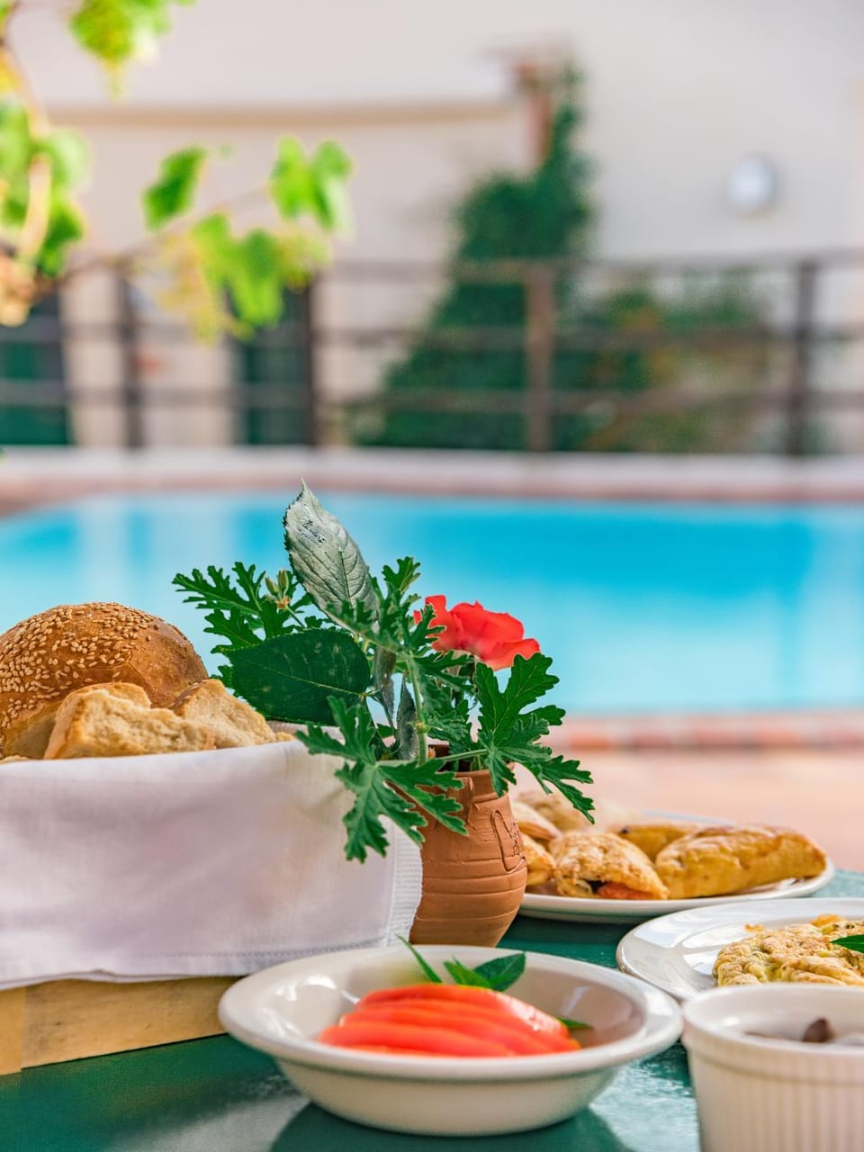 Pool view, Breakfast